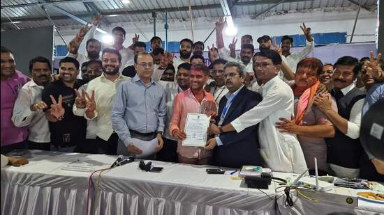 In Ahmednagar too, Nilesh Lanke of NCP (SP) defeated BJP’s Sujay Vikhe by a margin of 28,000 votes. (HT PHOTO)