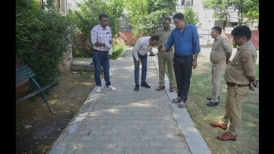 According to police, a bomb disposal squad and forensic team were called to sanitize the area. (HT)