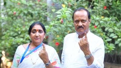 Ajit Pawar with his wife and NCP Baramati candidate Sunetra Pawar. (HT_PRINT)