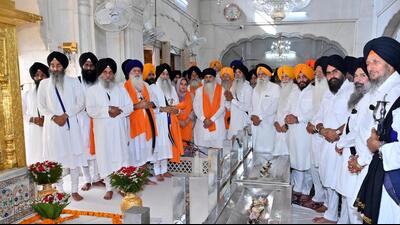Akal Takht jathedar Giani Raghbir Singh (fourth from left), SGPC president Harjinder Singh Dhami (centre) and others at the Akal Takht during the 40th anniversary of Operation Bluestar at Golden Temple in Amritsar on Thursday. (HT Photo) Akal Takht jathedar Giani Raghbir Singh (fourth from left), SGPC president Harjinder Singh Dhami (centre) and others at the Akal Takht during the 40th anniversary of Operation Bluestar at Golden Temple in Amritsar on Thursday. (HT Photo)