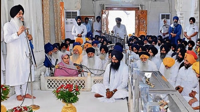 Akal Takht jathedar Giani Raghbir Singh addressing a gathering in the Golden Temple, Amritsar, on Thursday. (HT photo) Akal Takht jathedar Giani Raghbir Singh addressing a gathering in the Golden Temple, Amritsar, on Thursday. (HT photo)
