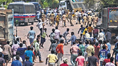 Around 20 policemen, 10 BMC workers and several slum dwellers were injured in the incident, while 20 residents were detained from the spot by police for indulging in violence. An FIR was also registered against the 200-strong mob that allegedly attacked officials and police. (Hindustan Times) Around 20 policemen, 10 BMC workers and several slum dwellers were injured in the incident, while 20 residents were detained from the spot by police for indulging in violence. An FIR was also registered against the 200-strong mob that allegedly attacked officials and police. (Hindustan Times)