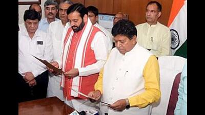 Haryana Speaker Gian Chand Gupta (right) administering the oath of MLA to chief minister Nayab Singh Saini in Chandigarh on Thursday. Saini won the Karnal assembly byelection recently. (ANI Photo) Haryana Speaker Gian Chand Gupta (right) administering the oath of MLA to chief minister Nayab Singh Saini in Chandigarh on Thursday. Saini won the Karnal assembly byelection recently. (ANI Photo)