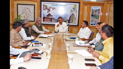 Himachal CM Sukhvinder Singh Sukhu chairs a meeting with the cabinet ministers in Shimla. (ANI) Himachal CM Sukhvinder Singh Sukhu chairs a meeting with the cabinet ministers in Shimla. (ANI)