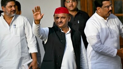 Samajwadi party president Akhilesh Yadav gestures to supporters upon his arrival for a meeting of opposition alliance, (AFP file photo) Samajwadi party president Akhilesh Yadav gestures to supporters upon his arrival for a meeting of opposition alliance, (AFP file photo)