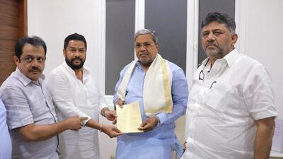 Karnataka scheduled tribes welfare and youth empowerment and sports department minister B Nagendra tenders resignation from his ministerial post to chief minister Siddaramaiah, in Bengaluru on Thursday. (ANI) Karnataka scheduled tribes welfare and youth empowerment and sports department minister B Nagendra tenders resignation from his ministerial post to chief minister Siddaramaiah, in Bengaluru on Thursday. (ANI)