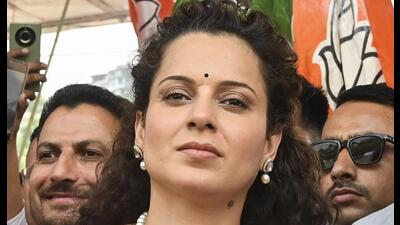 Mandi: BJP leader Jairam Thakur with party candidate Kangana Ranaut during celebrations as the latter leads amid counting of votes for Lok Sabha elections, in Mandi, Tuesday, June 4, 2024. (PTI Photo) (PTI06_04_2024_000206B) (PTI) Mandi: BJP leader Jairam Thakur with party candidate Kangana Ranaut during celebrations as the latter leads amid counting of votes for Lok Sabha elections, in Mandi, Tuesday, June 4, 2024. (PTI Photo) (PTI06_04_2024_000206B) (PTI)