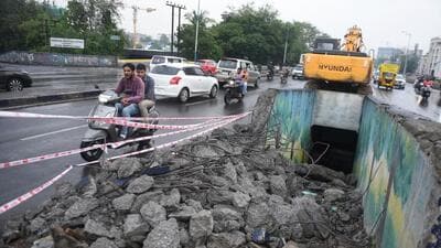 PMC has razed 2-km stretch of BRTS from Swargate to Hadapsar to ease traffic and prevent accidents. (MAHENDRA KOLHE/HT)