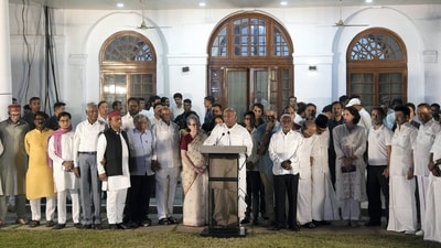 New Delhi: Congress President Mallikarjun Kharge with Sonia Gandhi, Rahul Gandhi, NCP chief Sharad Pawar, CPI(M)'s Sitaram Yechury, Samajwadi Party President Akhilesh Yadav, AAP's Sanjay Singh and other leaders addresses the media after the INDIA bloc leaders� meeting at Kharge's residence, in New Delhi, Wednesday, June 5, 2024. (PTI Photo/Ravi Choudhary) (PTI06_05_2024_000314A) (PTI) New Delhi: Congress President Mallikarjun Kharge with Sonia Gandhi, Rahul Gandhi, NCP chief Sharad Pawar, CPI(M)'s Sitaram Yechury, Samajwadi Party President Akhilesh Yadav, AAP's Sanjay Singh and other leaders addresses the media after the INDIA bloc leaders� meeting at Kharge's residence, in New Delhi, Wednesday, June 5, 2024. (PTI Photo/Ravi Choudhary) (PTI06_05_2024_000314A) (PTI)