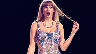 Pregnant Swiftie spots her baby making Taylor Swift's 'heart hand' gesture during a sonogram