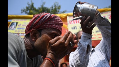 There is a lack of drinking water facilities for labourers and people who conduct their business or spend their days on the road. (Deepak Gupta/HT) There is a lack of drinking water facilities for labourers and people who conduct their business or spend their days on the road. (Deepak Gupta/HT)