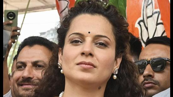 Mandi: BJP leader Jairam Thakur with party candidate Kangana Ranaut during celebrations as the latter leads amid counting of votes for Lok Sabha elections, in Mandi, Tuesday, June 4, 2024. (PTI Photo) (PTI06_04_2024_000206B) (PTI)