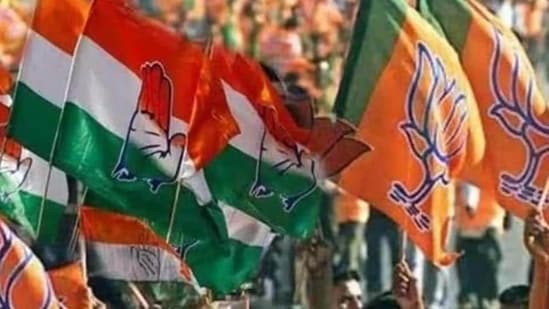 Congress and BJP flags (Used only for representation)