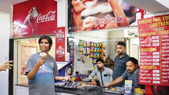 Students are welcoming the collaboration between DU and FSSAI, under the latter's outreach programme, Eat Right Campus. (Photo: Gokul VS/HT (For representational purposes only))
