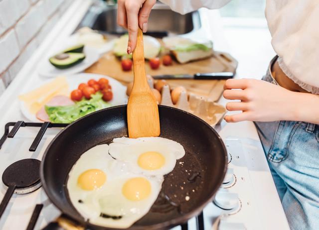 The challenge for natural-egg farms is to get regular folks to choose better eggs. (SHUTTERSTOCK) The challenge for natural-egg farms is to get regular folks to choose better eggs. (SHUTTERSTOCK)