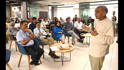 Author Gurcharan Das interacting with delegates during The Startup Bookshelf event at Kalkat Bhawan in Aerocity, Mohali, on Friday. (Keshav Singh/HT) Author Gurcharan Das interacting with delegates during The Startup Bookshelf event at Kalkat Bhawan in Aerocity, Mohali, on Friday. (Keshav Singh/HT)