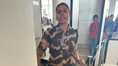 Kulwinder Kaur, a woman CISF constable posted at the Chandigarh Airport, who allegedly slapped actor Kangana Ranaut. (@SaffronSunanda) Kulwinder Kaur, a woman CISF constable posted at the Chandigarh Airport, who allegedly slapped actor Kangana Ranaut. (@SaffronSunanda)