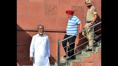 Former DIG Dilbag Singh and former DSP Gurcharan Singh (red turban) at Mohali court on Friday. (HT Photo) Former DIG Dilbag Singh and former DSP Gurcharan Singh (red turban) at Mohali court on Friday. (HT Photo)