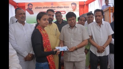 Haryana assembly speaker Gian Chand Gupta distributing Haryana Roadways ‘Happy Cards’ at the Panchkula bus stand on Friday. (Sant Arora/HT)