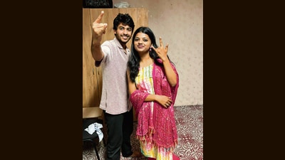Jishan Pinjari (L) and his cousin sister, Jia Pinjari were studying in the first year of MBBS at Novgorod State University, Russia. (HT PHOTO) Jishan Pinjari (L) and his cousin sister, Jia Pinjari were studying in the first year of MBBS at Novgorod State University, Russia. (HT PHOTO)