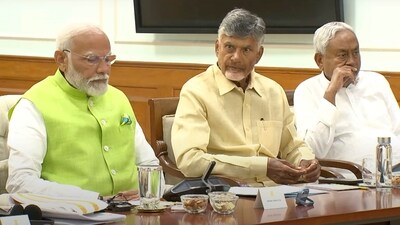 Prime Minister Narendra Modi with Telugu Desam Party leader N Chandrababu Naidu and Janata Dal (United) leader Nitish Kumar during a meeting. (AP) Prime Minister Narendra Modi with Telugu Desam Party leader N Chandrababu Naidu and Janata Dal (United) leader Nitish Kumar during a meeting. (AP)