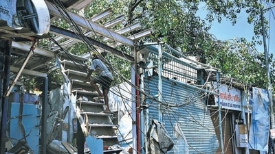 Nine people, including eight members of a single family, were injured early in the morning on Thursday due to a cylinder blast behind the Smoke N Mirrors Hair Salon on CG Road, Chembur Nine people, including eight members of a single family, were injured early in the morning on Thursday due to a cylinder blast behind the Smoke N Mirrors Hair Salon on CG Road, Chembur