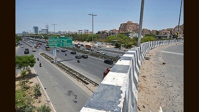 The spot, where the accident happened on Iffco Chowk flyover on Friday. (Parveen Kumar/HT)