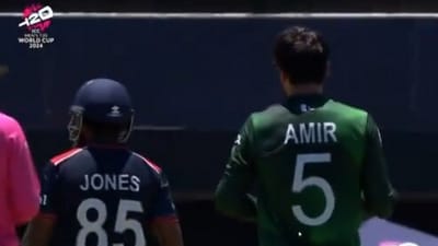 Mohammad Amir could be seen speaking on the stump mic advising the captain to bowl a fast bowler (X) Mohammad Amir could be seen speaking on the stump mic advising the captain to bowl a fast bowler (X)