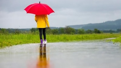 Lonely and sad: Accepting your emotions is an important part of getting over a breakup. (DW/Thomas Warnack/dpa/picture alliance) Lonely and sad: Accepting your emotions is an important part of getting over a breakup. (DW/Thomas Warnack/dpa/picture alliance)