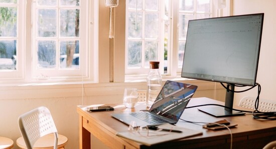 Father’s Day Sale on Amazon: The best study desks for your father's workspace at home. (Pexels)
