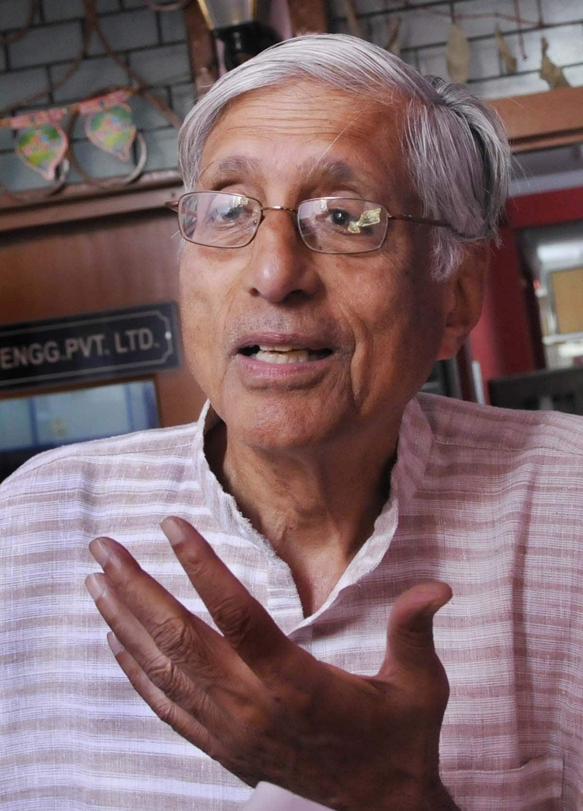 Author Raj Mohan Gandhi (Sushil Kumar/Hindustan Times)
