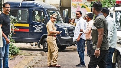 Makandar and Gaikwad were arrested from Mumbai on Tuesday based on CCTV camera footages covering Sassoon hospital premises showing their involvement in the case. (HT PHOTO)