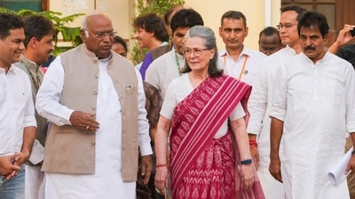 Congress President Mallikarjun Kharge with party leaders Sonia Gandhi, K.C. Venugopal and others during the Congress Parliamentary Party meeting, at the Parliament, in New Delhi, Saturday, June 8, 2024. (PTI) Congress President Mallikarjun Kharge with party leaders Sonia Gandhi, K.C. Venugopal and others during the Congress Parliamentary Party meeting, at the Parliament, in New Delhi, Saturday, June 8, 2024. (PTI)