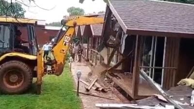 The MPG club in Mahabaleshwar owned by the family of the accused being bulldozed (HT Photo/Sourced) The MPG club in Mahabaleshwar owned by the family of the accused being bulldozed (HT Photo/Sourced)