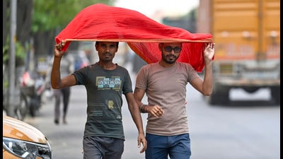 The maximum temperature was 41.4°C on Saturday. (Raj K Raj/HT Photo) The maximum temperature was 41.4°C on Saturday. (Raj K Raj/HT Photo)