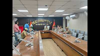 The meeting, intended to establish fixed routes for e-rickshaws, was held on Friday at Sector 14A traffic police office. (HT Photo) The meeting, intended to establish fixed routes for e-rickshaws, was held on Friday at Sector 14A traffic police office. (HT Photo)