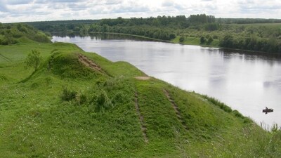 The Russian media reported a female Indian student who waded out from the beach on river Volkhov got into trouble, and four of her companions tried to save her. In their attempt to save her, three others also drowned in the river.