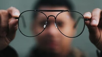 3. Vision problems: Tumours affecting the optic nerve, pituitary gland, or occipital lobe can cause visual disturbances like double vision, blurred vision, or even partial or complete vision loss in one or both eyes. (Unsplash) 3. Vision problems: Tumours affecting the optic nerve, pituitary gland, or occipital lobe can cause visual disturbances like double vision, blurred vision, or even partial or complete vision loss in one or both eyes. (Unsplash)