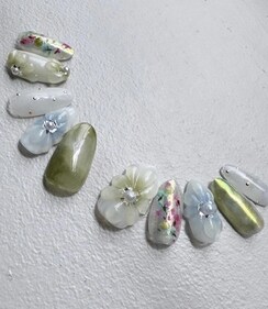 Eyo Edebiri's floral nail extensions for the Met Gala (Instagram) Eyo Edebiri's floral nail extensions for the Met Gala (Instagram)