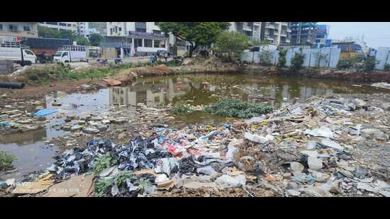 According to the police, Muskan slipped into the water while retrieving her footwear that had fallen into the 15-foot deep trench. (HT PHOTO)