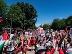 At least 30,000 pro-Palestinian protesters descend upon White House (Photo by andrew thomas / AFP) At least 30,000 pro-Palestinian protesters descend upon White House (Photo by andrew thomas / AFP)