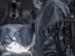The man was kept in the hospital for six days and recovered without any complications. 