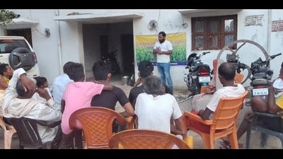 A Kisan Pathshala in session at a village in Prayagraj. (HT Photo) A Kisan Pathshala in session at a village in Prayagraj. (HT Photo)
