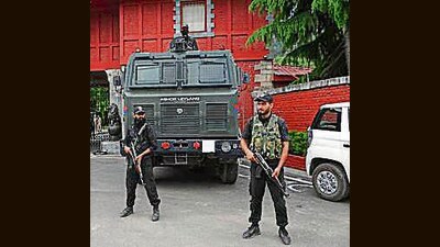 Kashmir, India - May. 16, 2024: Security personnel stand guard outside the lalit hotel as Home Minister Amit Shah Arrive in Srinagar,on 16 May 2024.(Photo By Waseem Andrabi /Hindustan Times)-- (HT File)