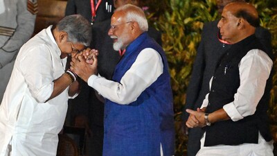 Janata Dal (United) Leader, Lalan Singh greets Prime Minister Narendra Modi after he takes oath as a cabinet minister during the swearing-in ceremony of the NDA government, at Rashtrapati Bhavan in New Delhi, India, on Sunday, June 09, 2024. (Photo by Ajay Aggarwal/ Hindustan Times) (Hindustan Times) Janata Dal (United) Leader, Lalan Singh greets Prime Minister Narendra Modi after he takes oath as a cabinet minister during the swearing-in ceremony of the NDA government, at Rashtrapati Bhavan in New Delhi, India, on Sunday, June 09, 2024. (Photo by Ajay Aggarwal/ Hindustan Times) (Hindustan Times)