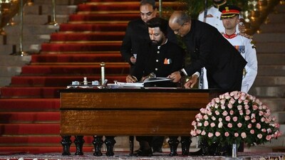 Lok Janshakti Party (Ram Vilas) Leader, Chirag Paswan signs the papers after taking oath as a cabinet minister during the swearing-in ceremony of the NDA government, at Rashtrapati Bhavan in New Delhi, India, on Sunday, June 09, 2024. (Photo by Ajay Aggarwal/ Hindustan Times) (Hindustan Times) Lok Janshakti Party (Ram Vilas) Leader, Chirag Paswan signs the papers after taking oath as a cabinet minister during the swearing-in ceremony of the NDA government, at Rashtrapati Bhavan in New Delhi, India, on Sunday, June 09, 2024. (Photo by Ajay Aggarwal/ Hindustan Times) (Hindustan Times)