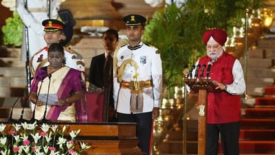 Bharatiya Janata Party (BJP) Leader, Hardeep Singh Puri takes oath as a cabinet minister during the swearing-in ceremony of the NDA government, at Rashtrapati Bhavan in New Delhi, India, on Sunday, June 09, 2024. (Photo by Ajay Aggarwal/ Hindustan Times) Bharatiya Janata Party (BJP) Leader, Hardeep Singh Puri takes oath as a cabinet minister during the swearing-in ceremony of the NDA government, at Rashtrapati Bhavan in New Delhi, India, on Sunday, June 09, 2024. (Photo by Ajay Aggarwal/ Hindustan Times)