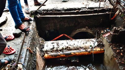 PMC also discovered unauthorised constructions on different spots at nullhas, that blocked water from receding. (HT PHOTO) PMC also discovered unauthorised constructions on different spots at nullhas, that blocked water from receding. (HT PHOTO)