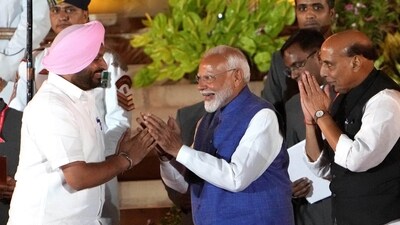 BJP leader Ravneet Singh Bittu greets Prime Minister Narendra Modi with Rajnath Singh and Amit Shah at the swearing-in ceremony of the new Union government, at Rashtrapati Bhavan in New Delhi, Sunday, June 9, 2024. (PTI Photo/Atul Yadav) BJP leader Ravneet Singh Bittu greets Prime Minister Narendra Modi with Rajnath Singh and Amit Shah at the swearing-in ceremony of the new Union government, at Rashtrapati Bhavan in New Delhi, Sunday, June 9, 2024. (PTI Photo/Atul Yadav)