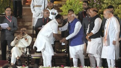 BJP MP Durgadas Uikey takes oath as minister, at the swearing-in ceremony of the new Union government at Rashtrapati Bhavan, in New Delhi, Sunday, June 9, 2024. (PTI Photo/Atul Yadav) BJP MP Durgadas Uikey takes oath as minister, at the swearing-in ceremony of the new Union government at Rashtrapati Bhavan, in New Delhi, Sunday, June 9, 2024. (PTI Photo/Atul Yadav)
